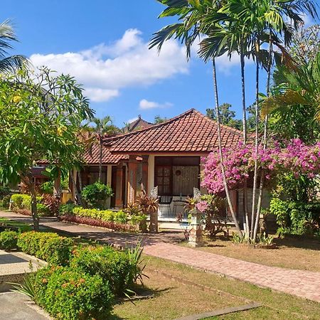 Lovina Beach Hotel Exterior foto