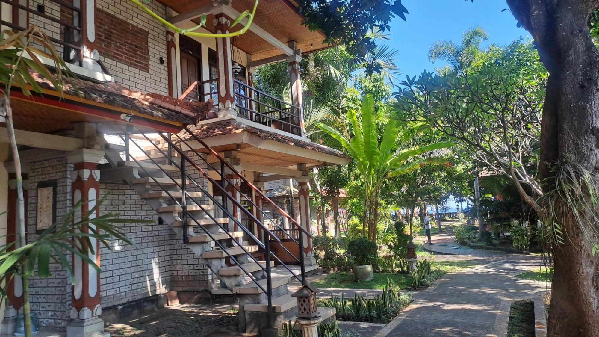 Lovina Beach Hotel Exterior foto