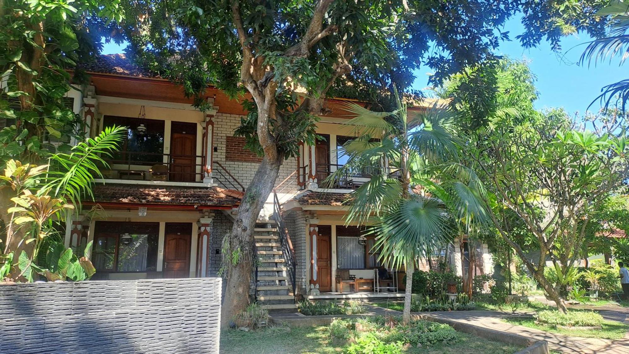 Lovina Beach Hotel Exterior foto