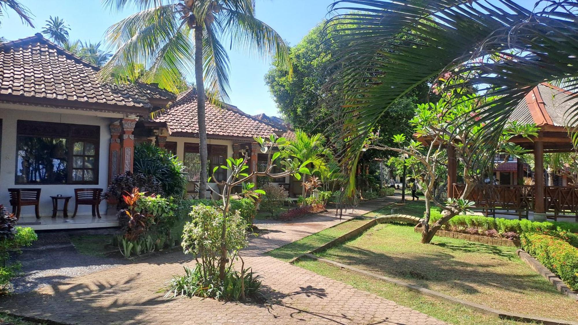 Lovina Beach Hotel Exterior foto